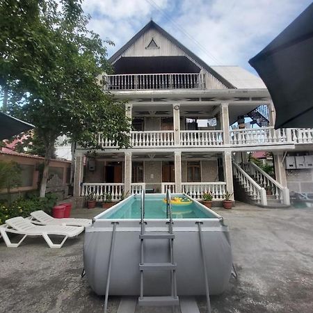Linda Guest House Батуми Екстериор снимка