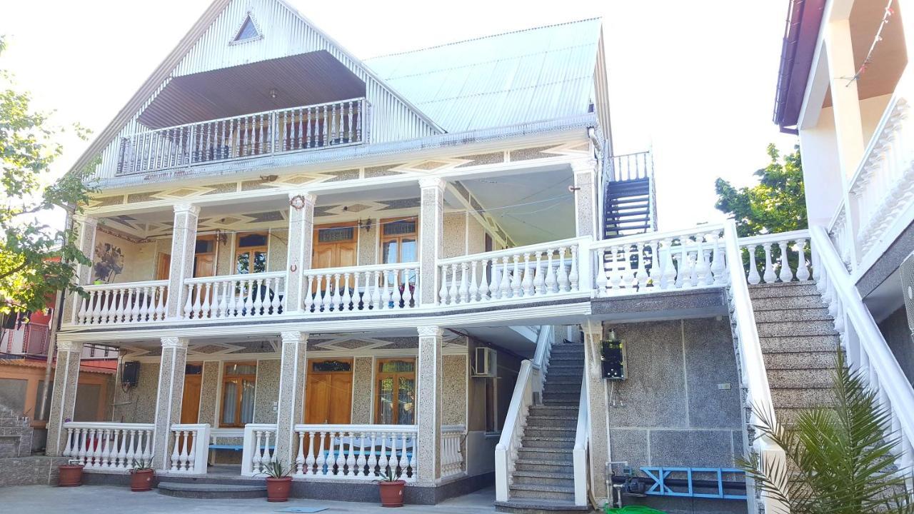 Linda Guest House Батуми Екстериор снимка