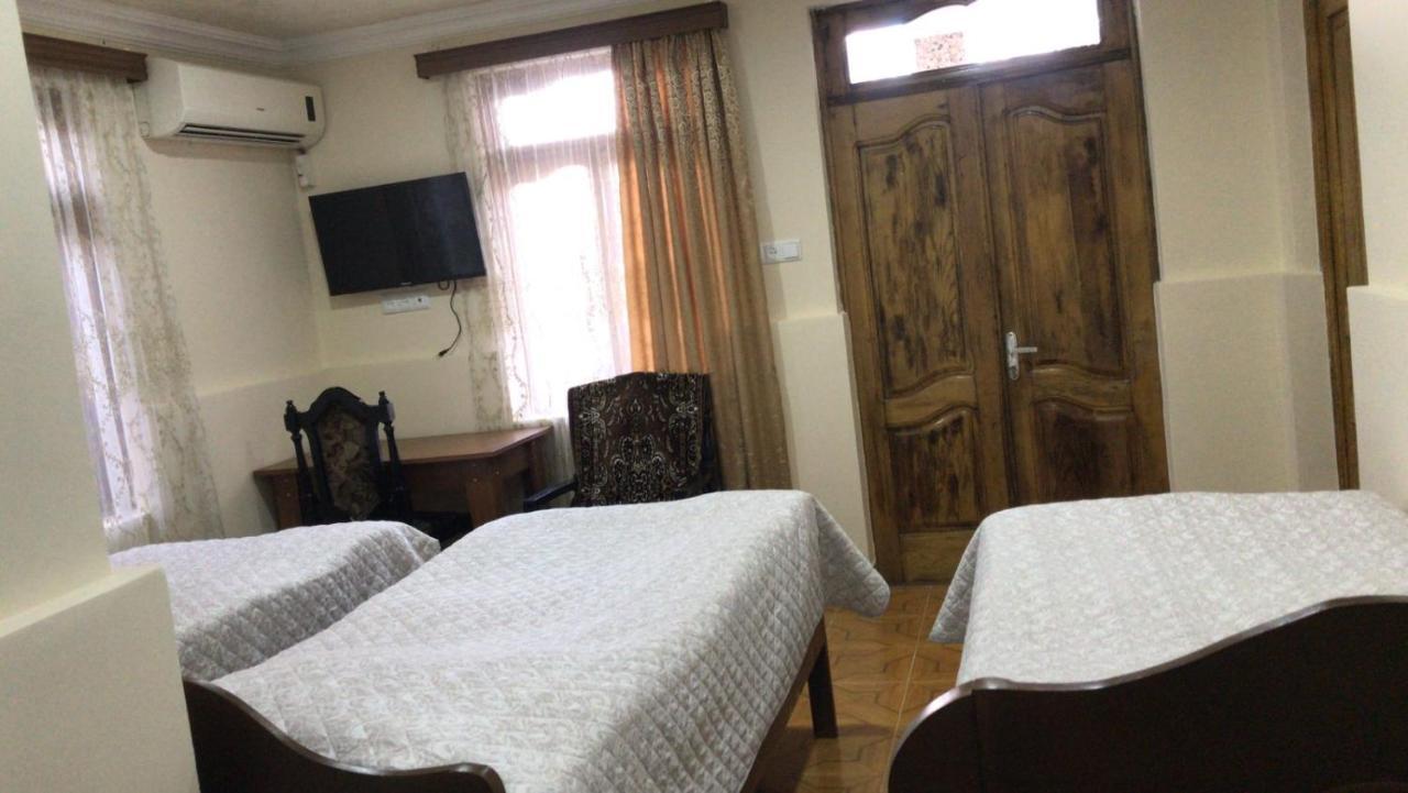 Linda Guest House Батуми Екстериор снимка