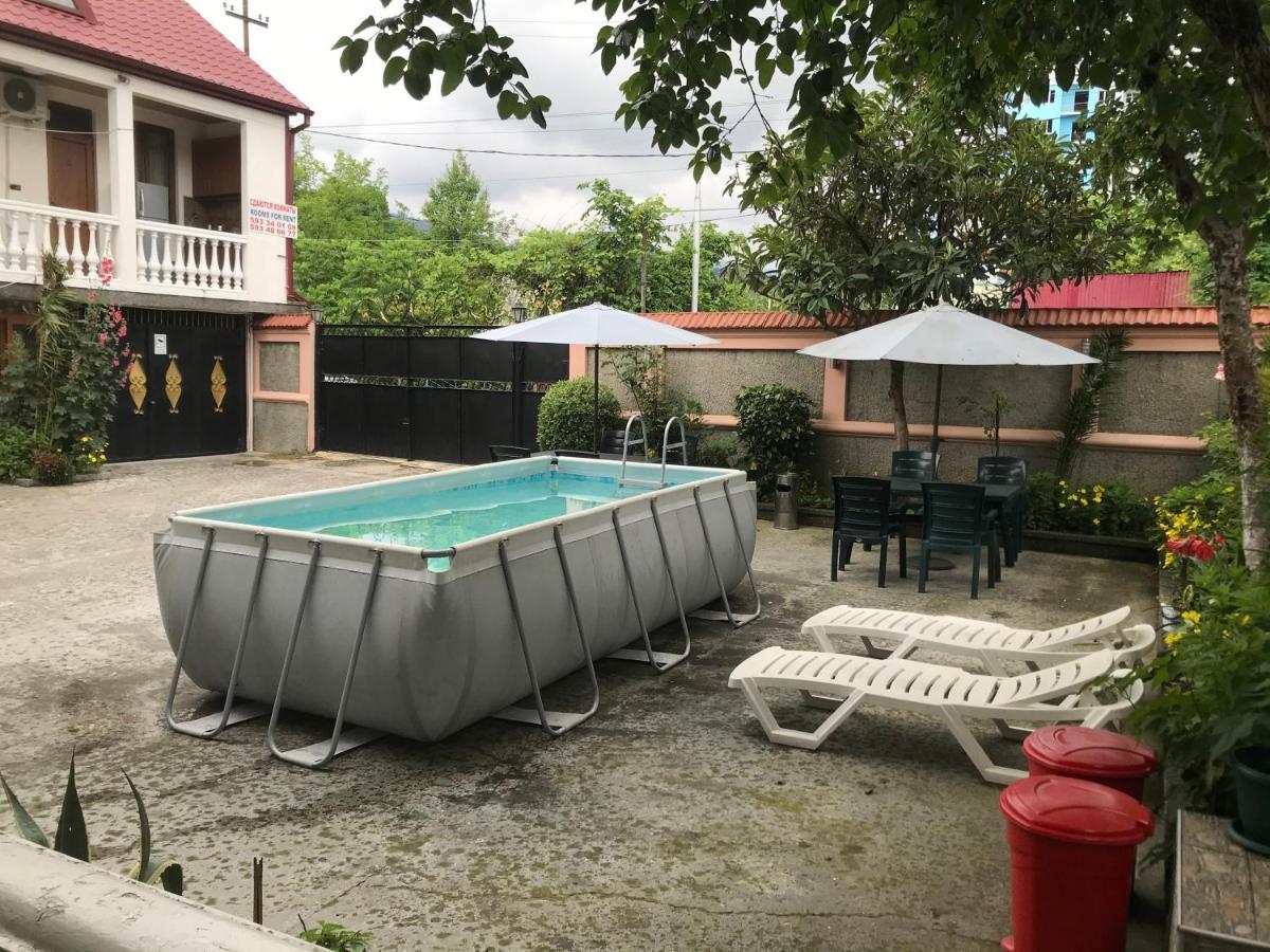 Linda Guest House Батуми Екстериор снимка