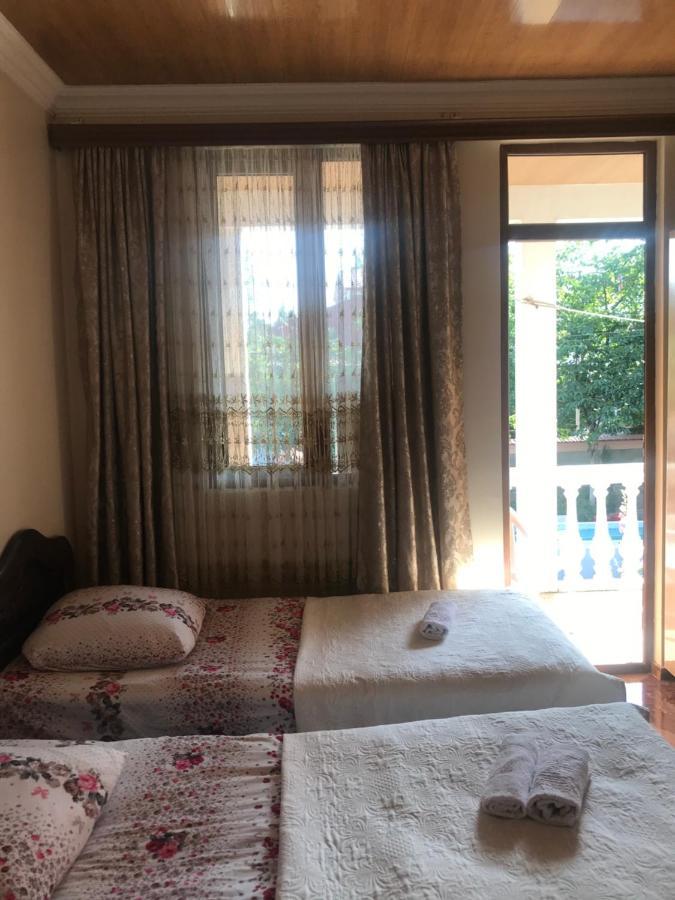 Linda Guest House Батуми Екстериор снимка