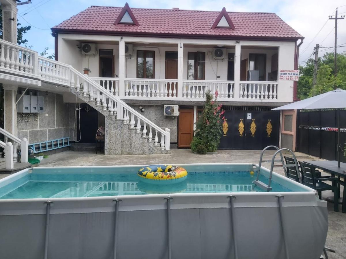 Linda Guest House Батуми Екстериор снимка