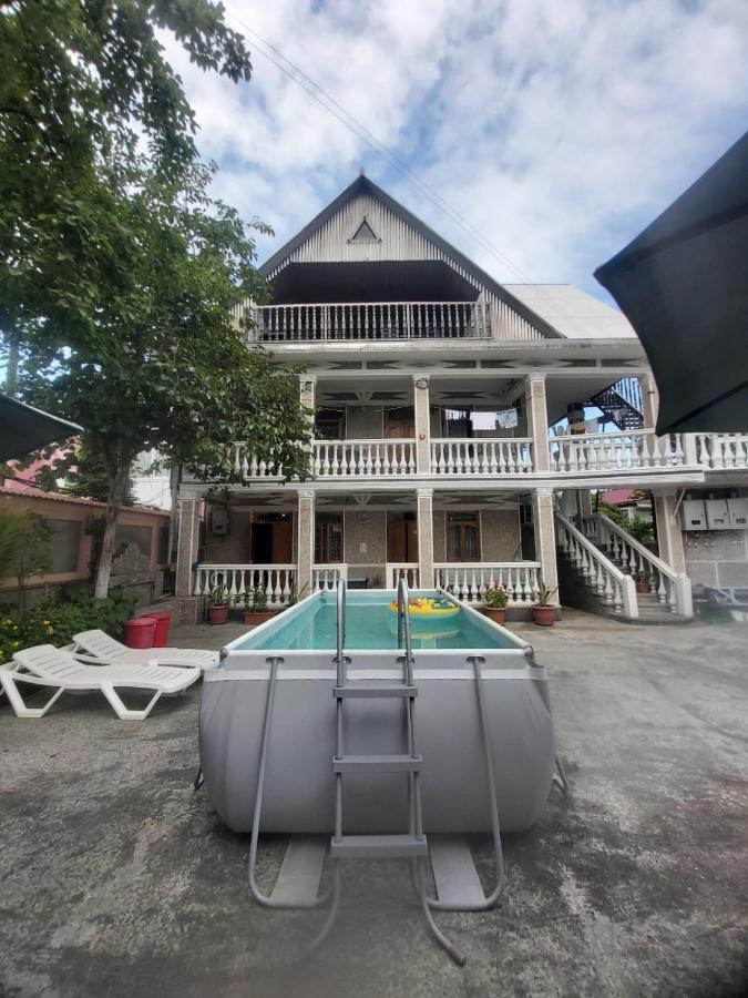 Linda Guest House Батуми Екстериор снимка