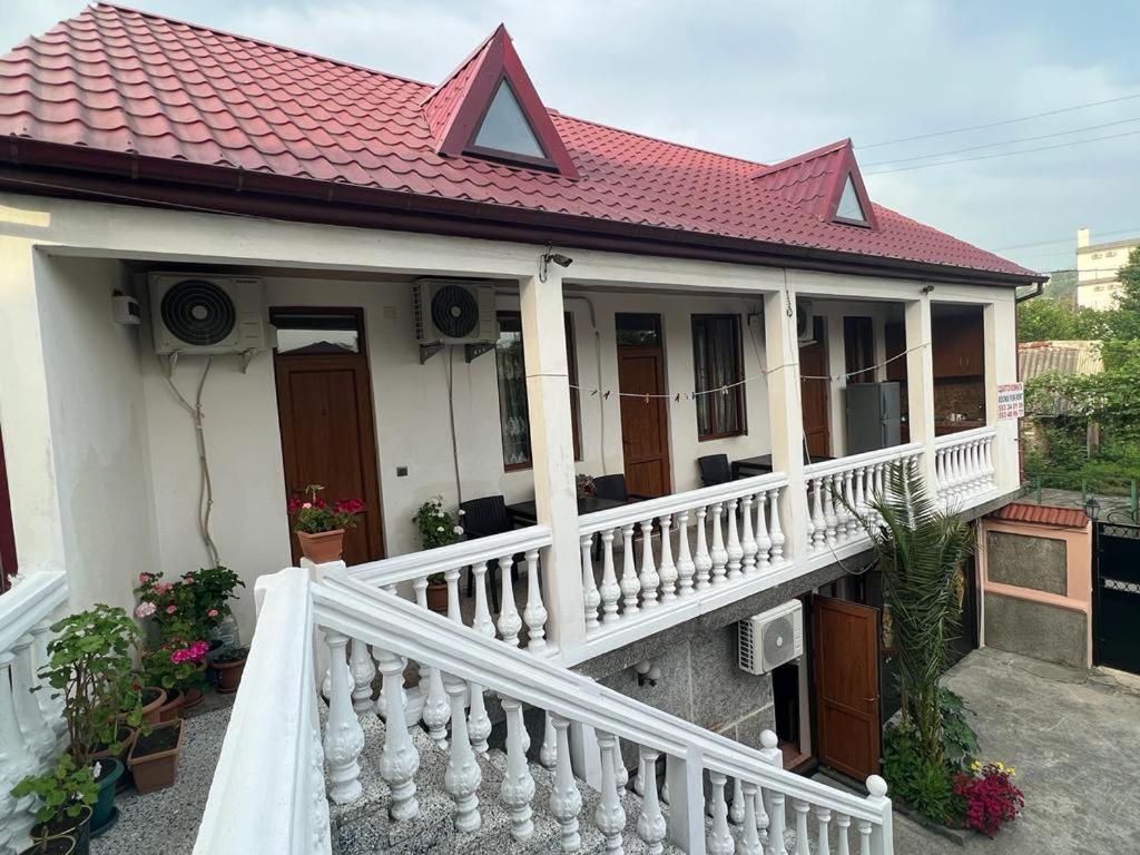 Linda Guest House Батуми Екстериор снимка