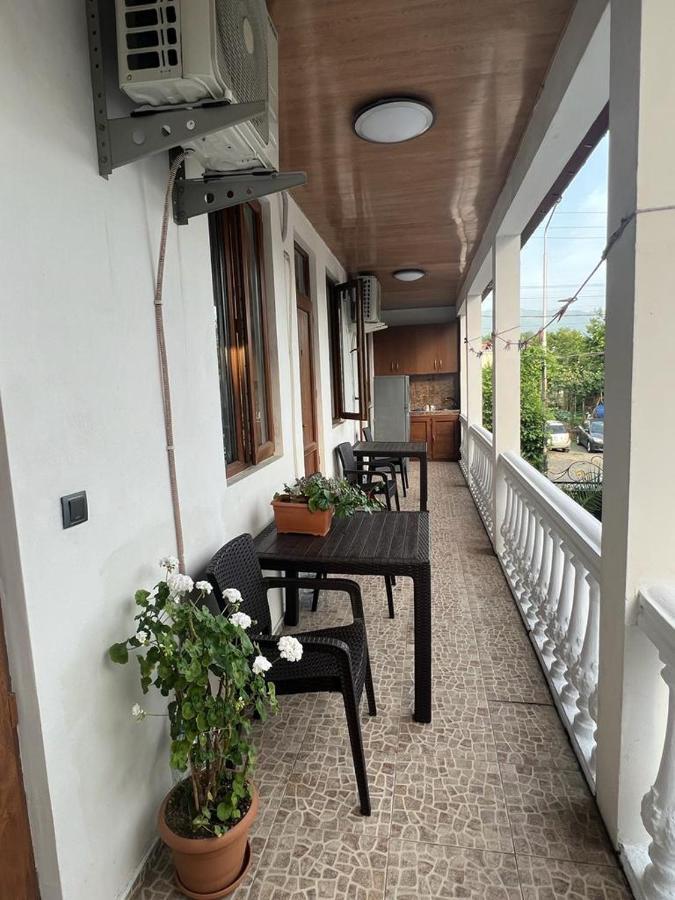 Linda Guest House Батуми Екстериор снимка