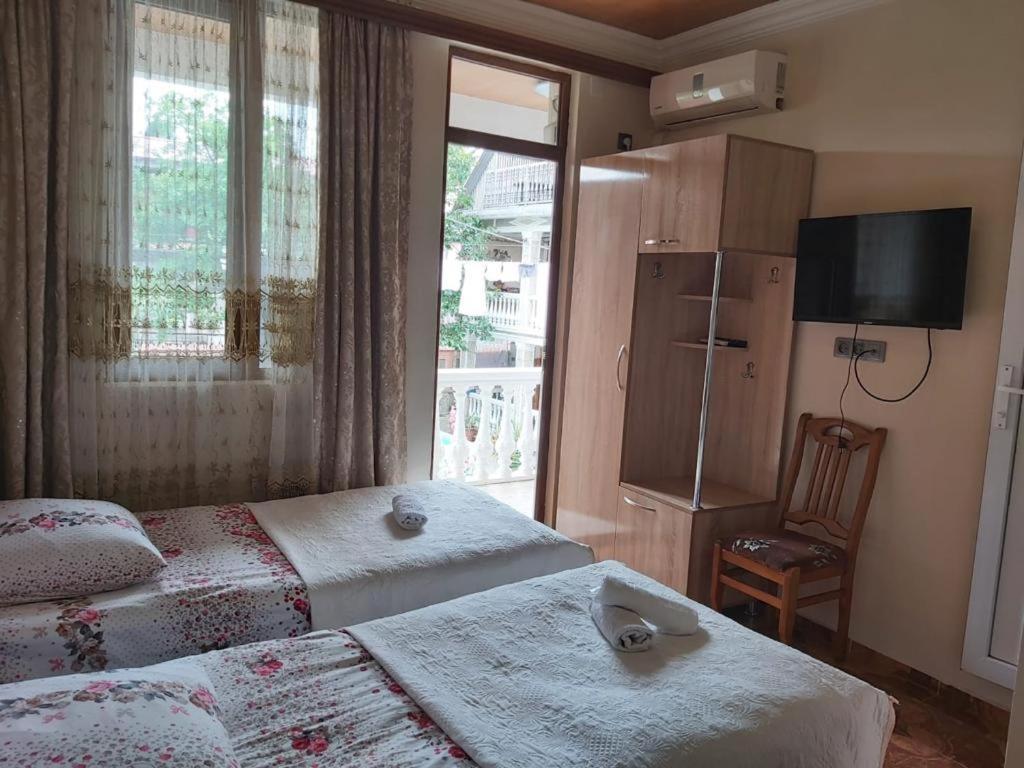 Linda Guest House Батуми Екстериор снимка