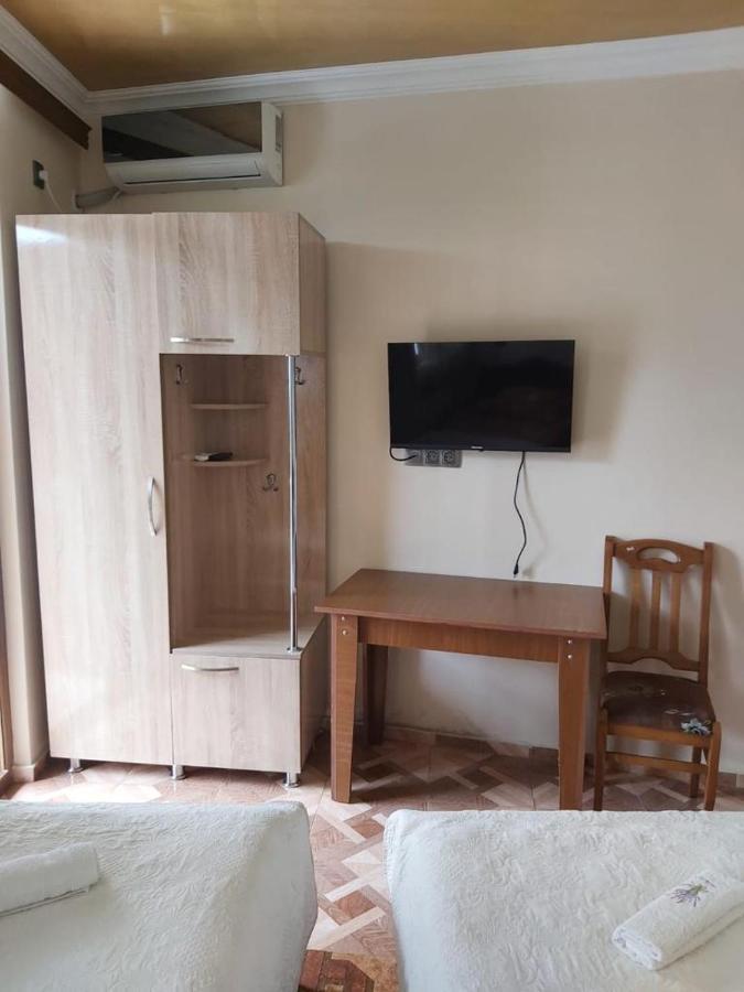 Linda Guest House Батуми Екстериор снимка