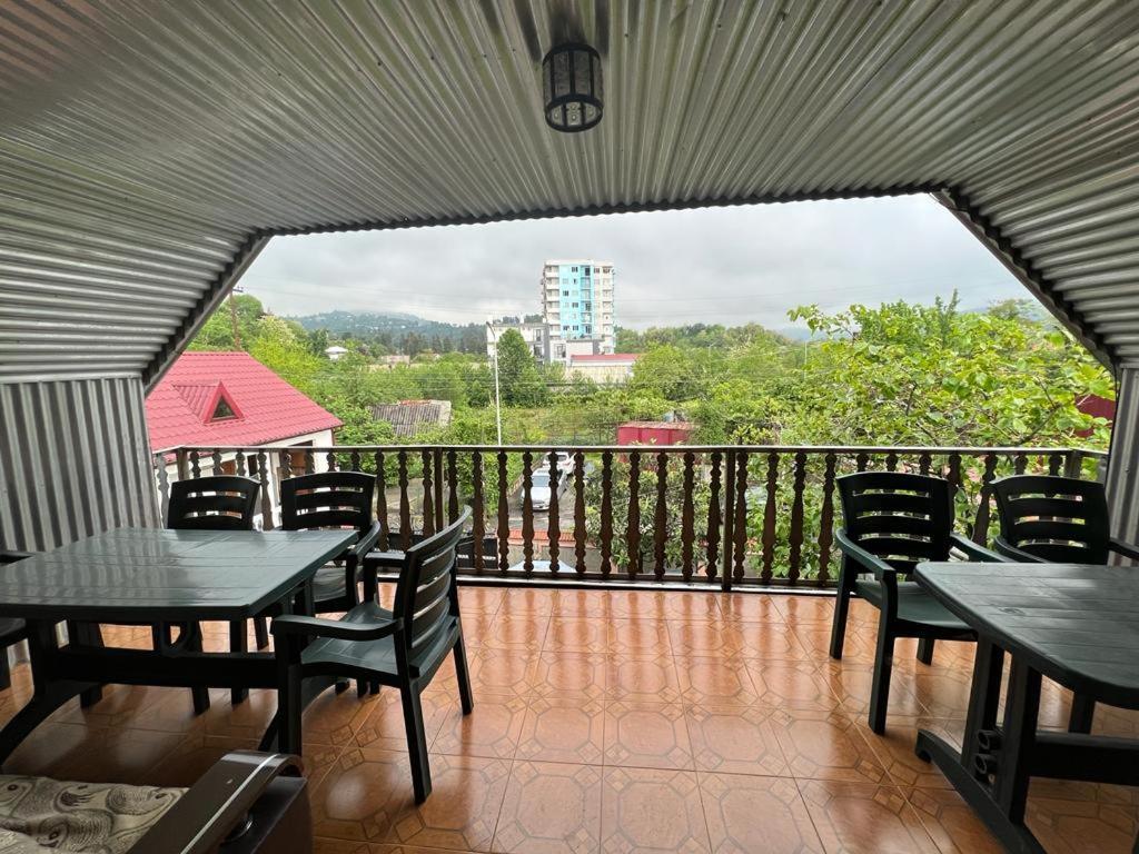 Linda Guest House Батуми Екстериор снимка