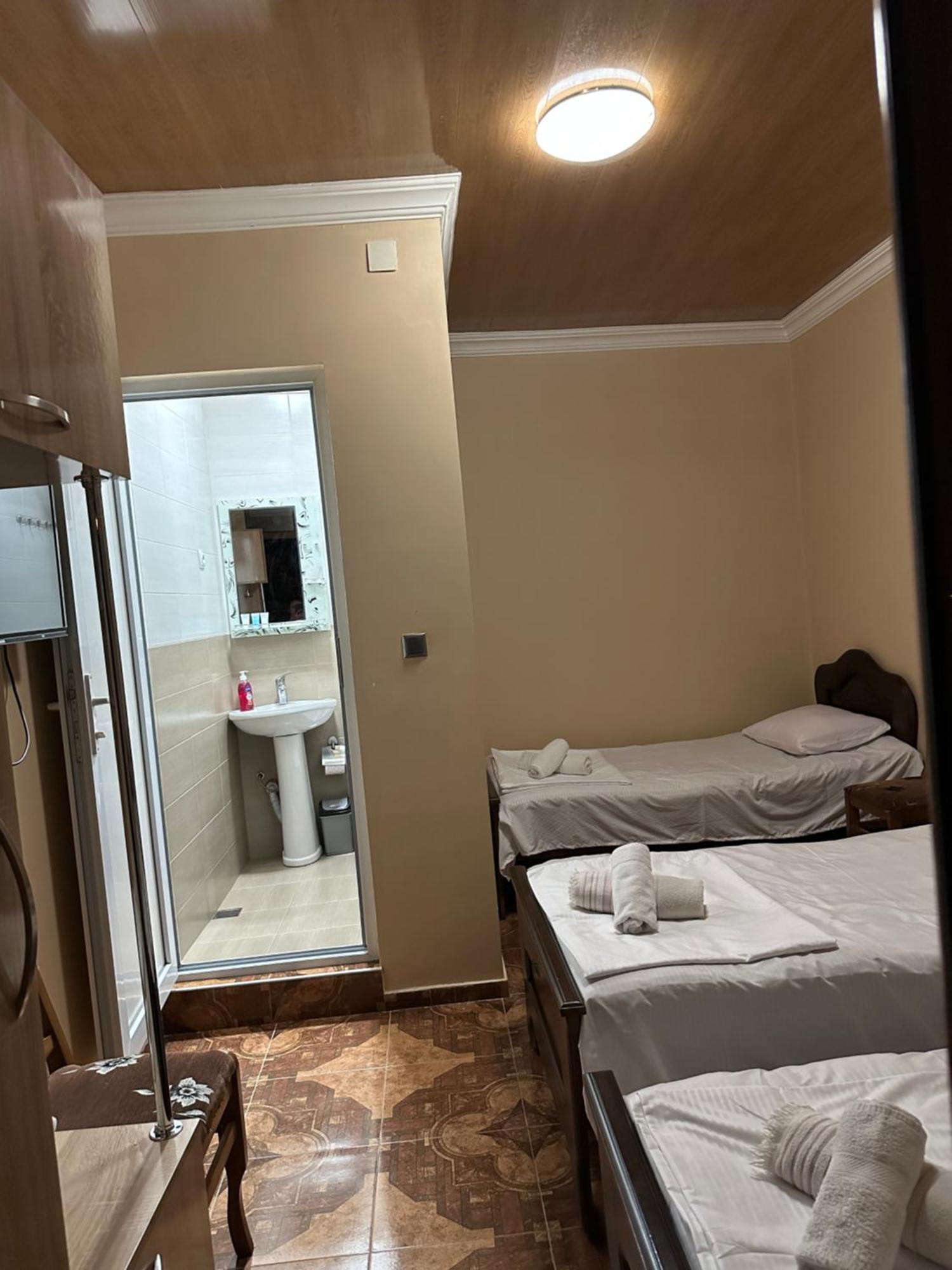 Linda Guest House Батуми Екстериор снимка