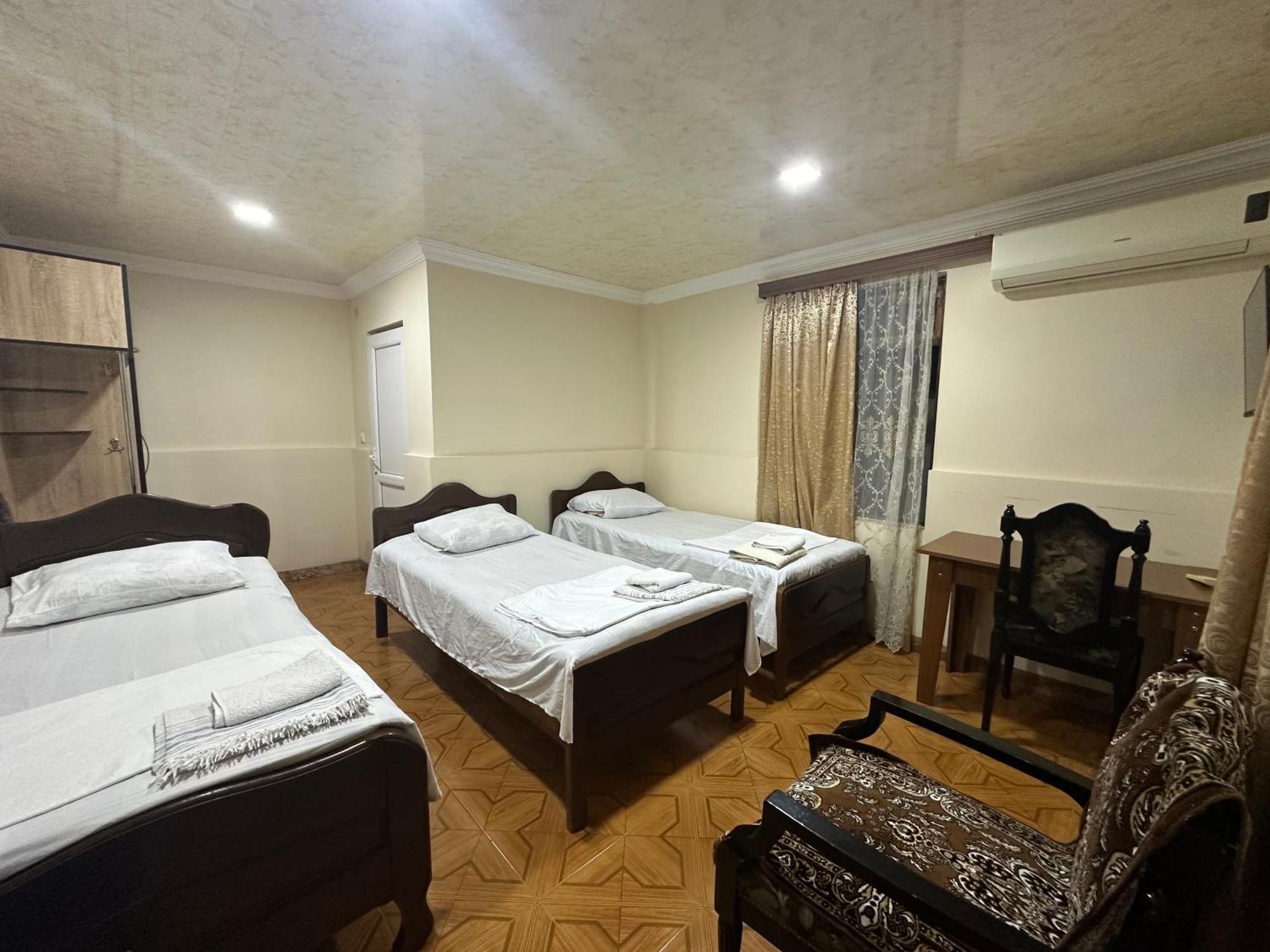 Linda Guest House Батуми Екстериор снимка