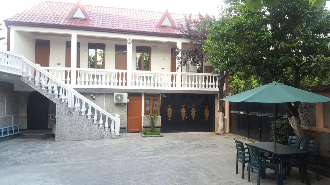 Linda Guest House Батуми Екстериор снимка