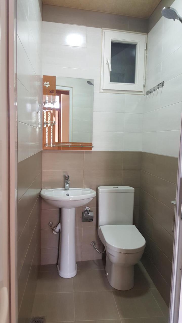 Linda Guest House Батуми Екстериор снимка