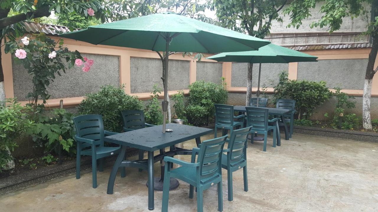 Linda Guest House Батуми Екстериор снимка
