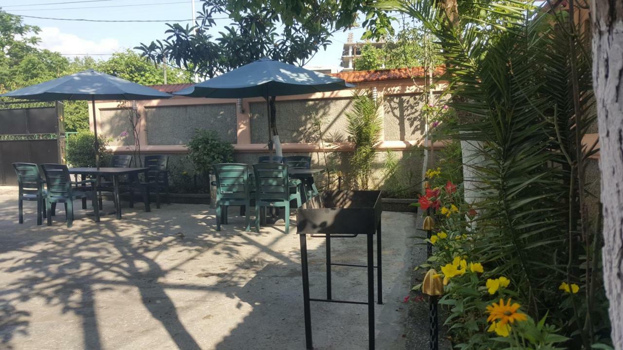Linda Guest House Батуми Екстериор снимка